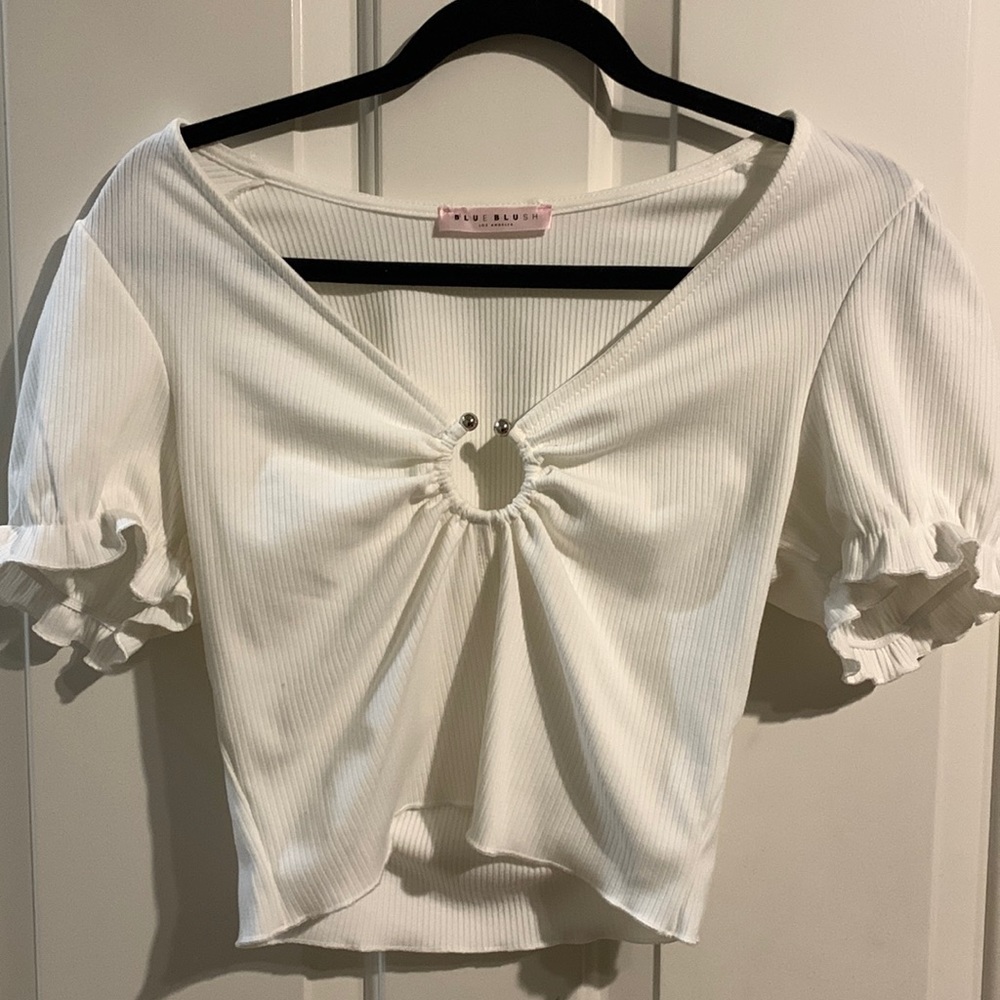White form fitting shirt from blue blush. Very flattering / lifting